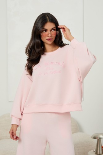 bluza-o-oversizowym-kroju-z-haftowanymi-napisami (4).jpg